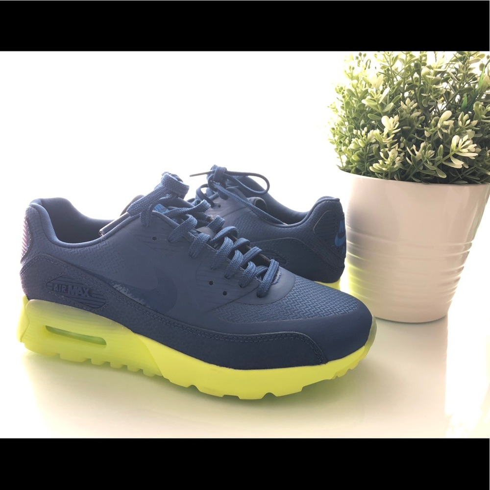 Nike Women’s Air Max 90 Ultra in Size 6